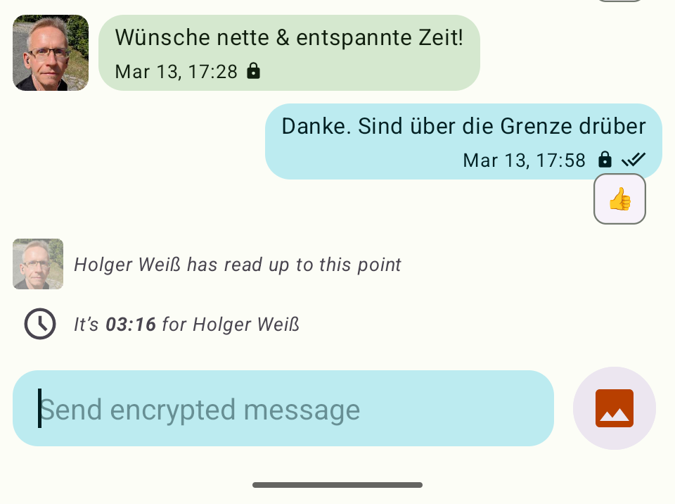 Conversations showing contact&rsquo;s local time in the chat window